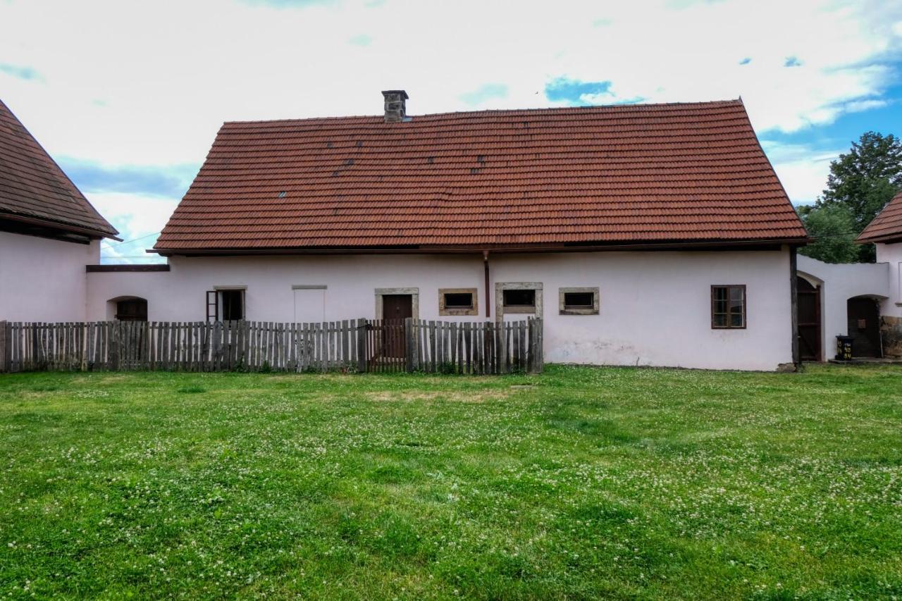 Apartmany V Broumovskem Statku Luaran gambar