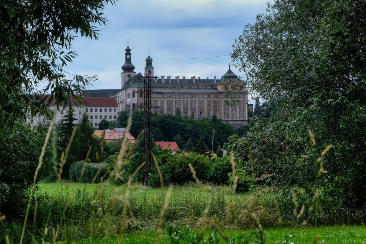 Apartmany V Broumovskem Statku Luaran gambar